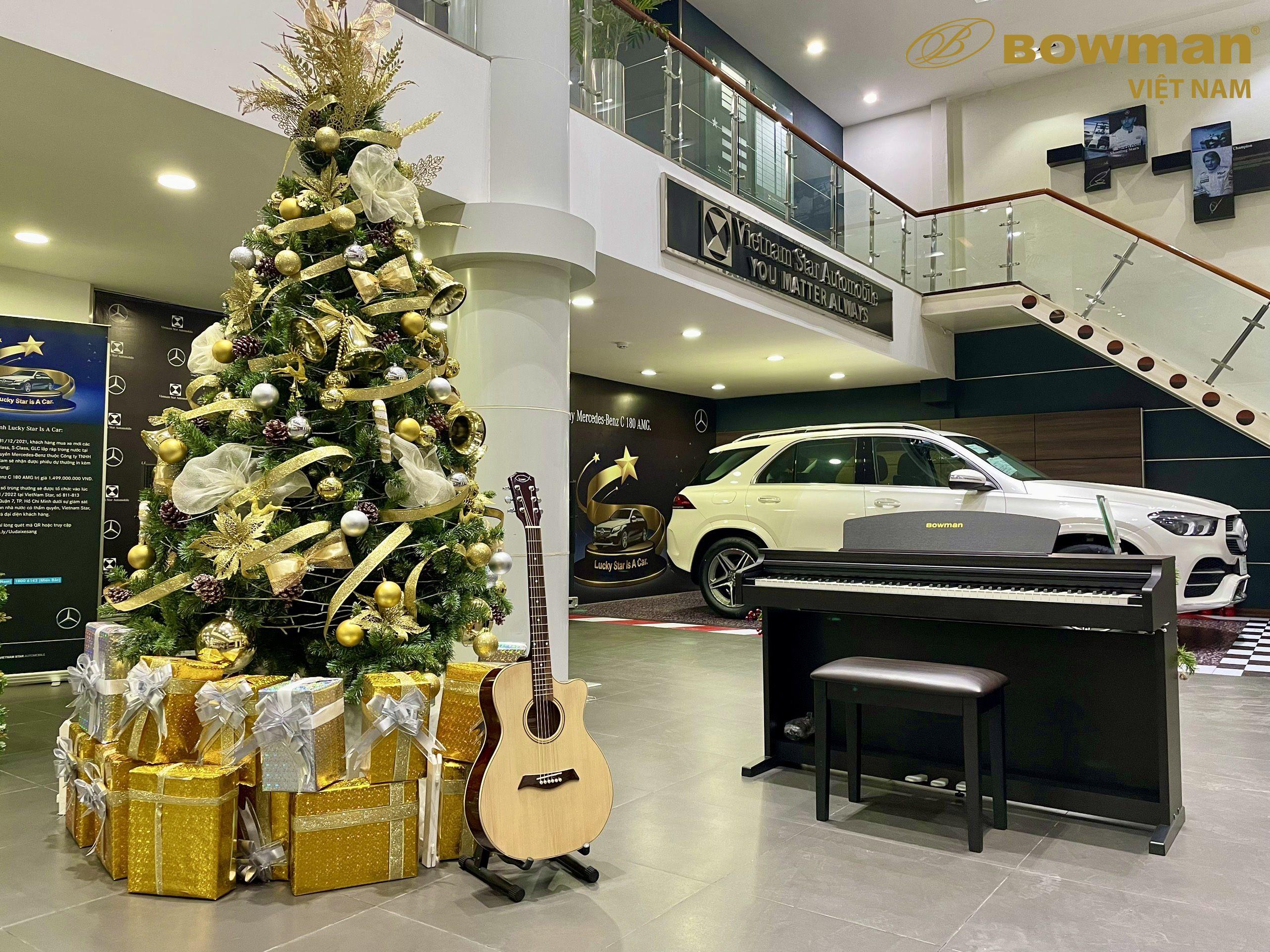 Đàn Piano BOWMAN CX200 trong showroom Mercedes Vietnam Star
